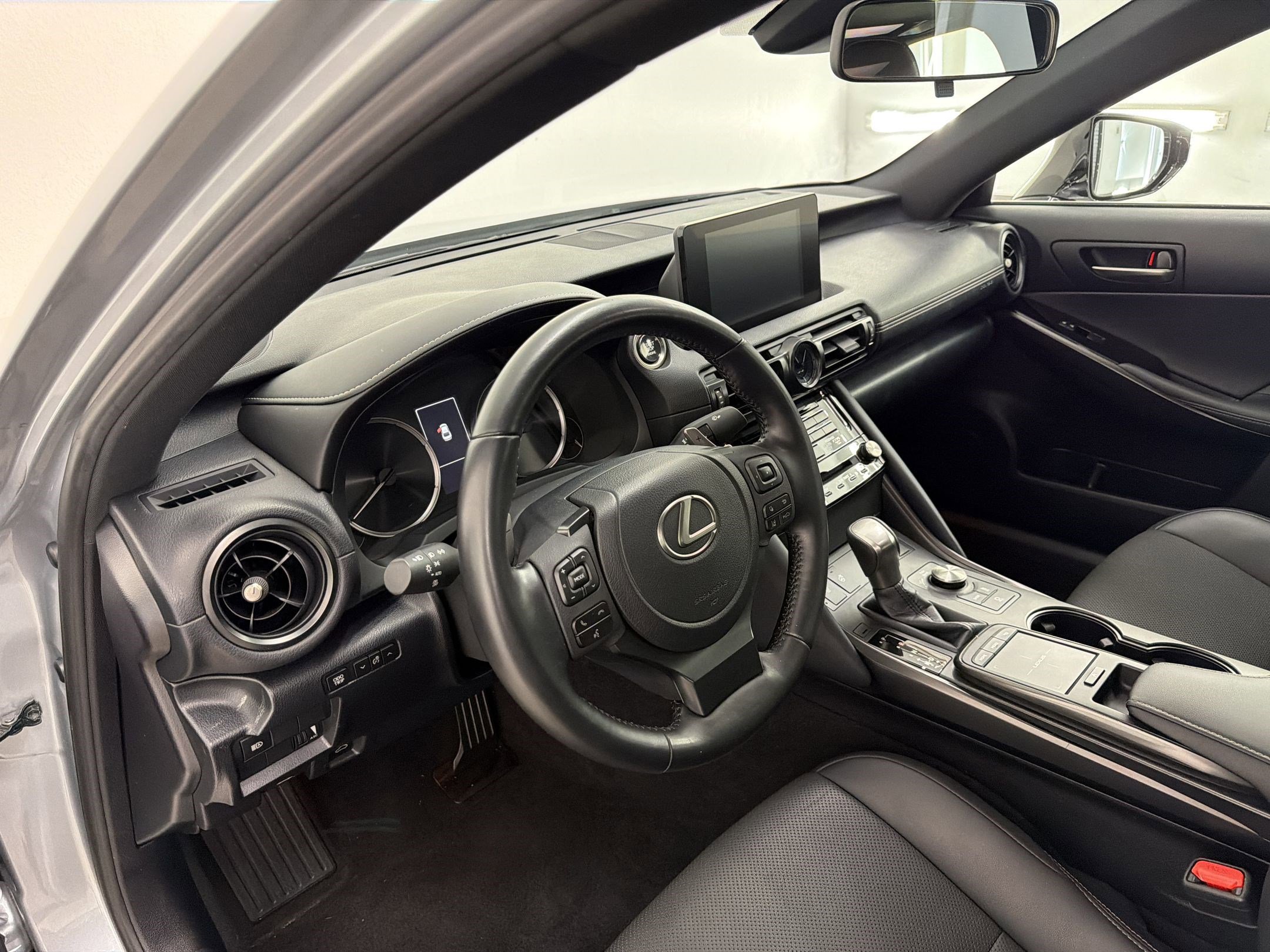 Certified 2025 Lexus IS 350 F Sport RWD image 4