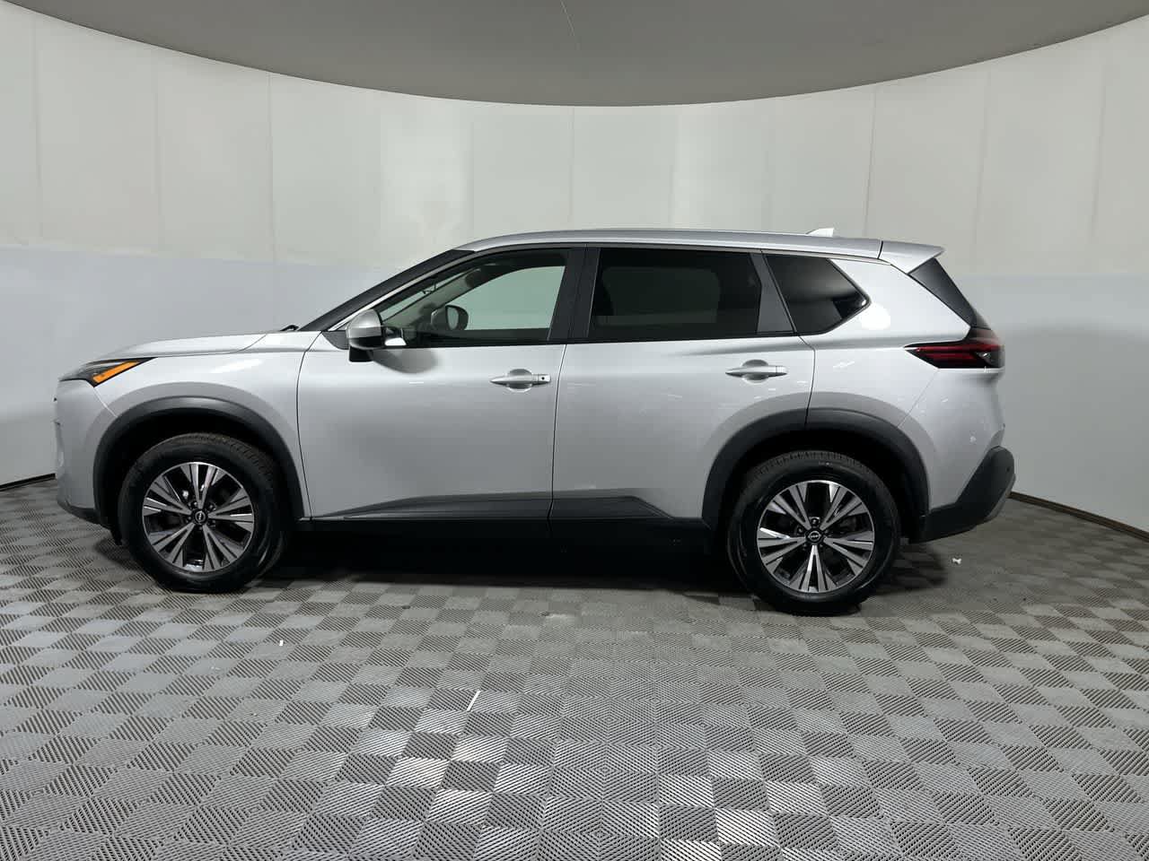 Used 2023 Nissan Rogue SV AWD/4WD image 5