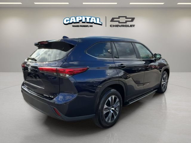 Used 2023 Toyota Highlander XLE FWD image 5