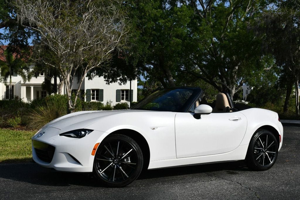 Used 2024 MAZDA MX-5 Miata Grand Touring RWD image 21
