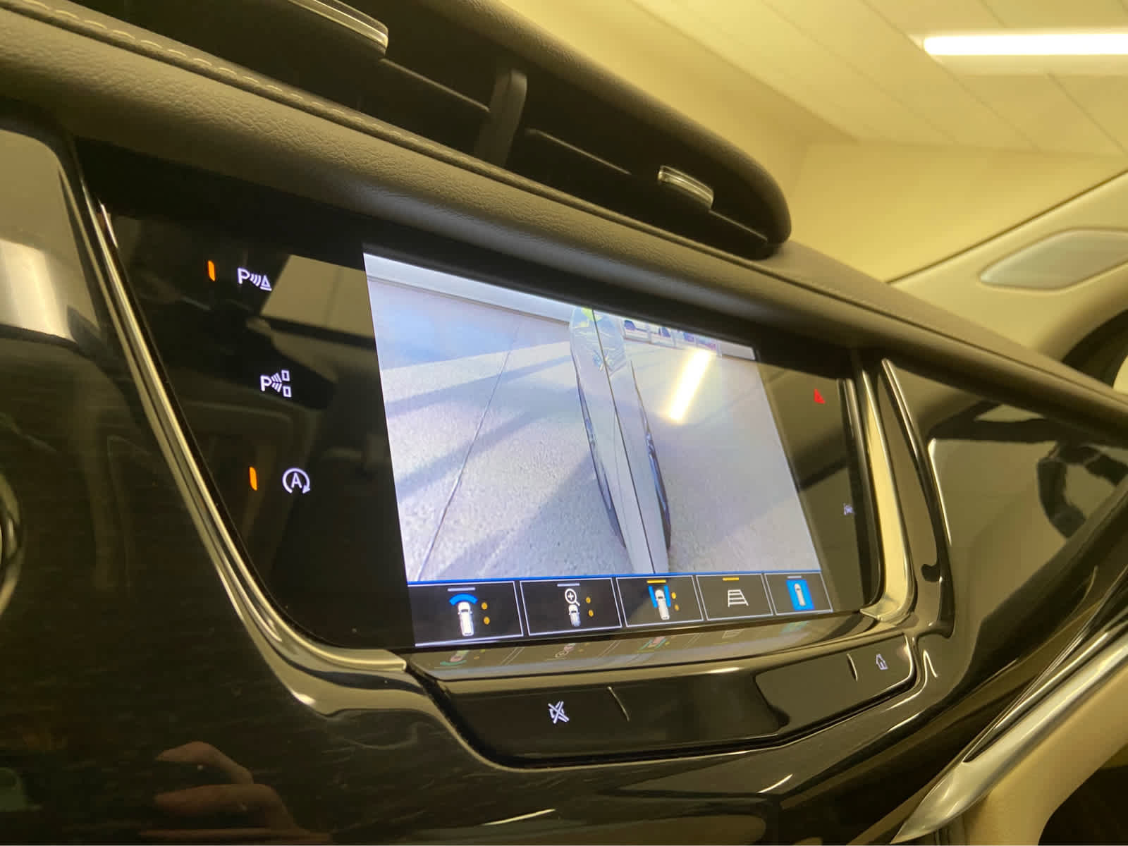Used 2024 Cadillac XT6 Premium Luxury w/ Technology Package FWD image 43
