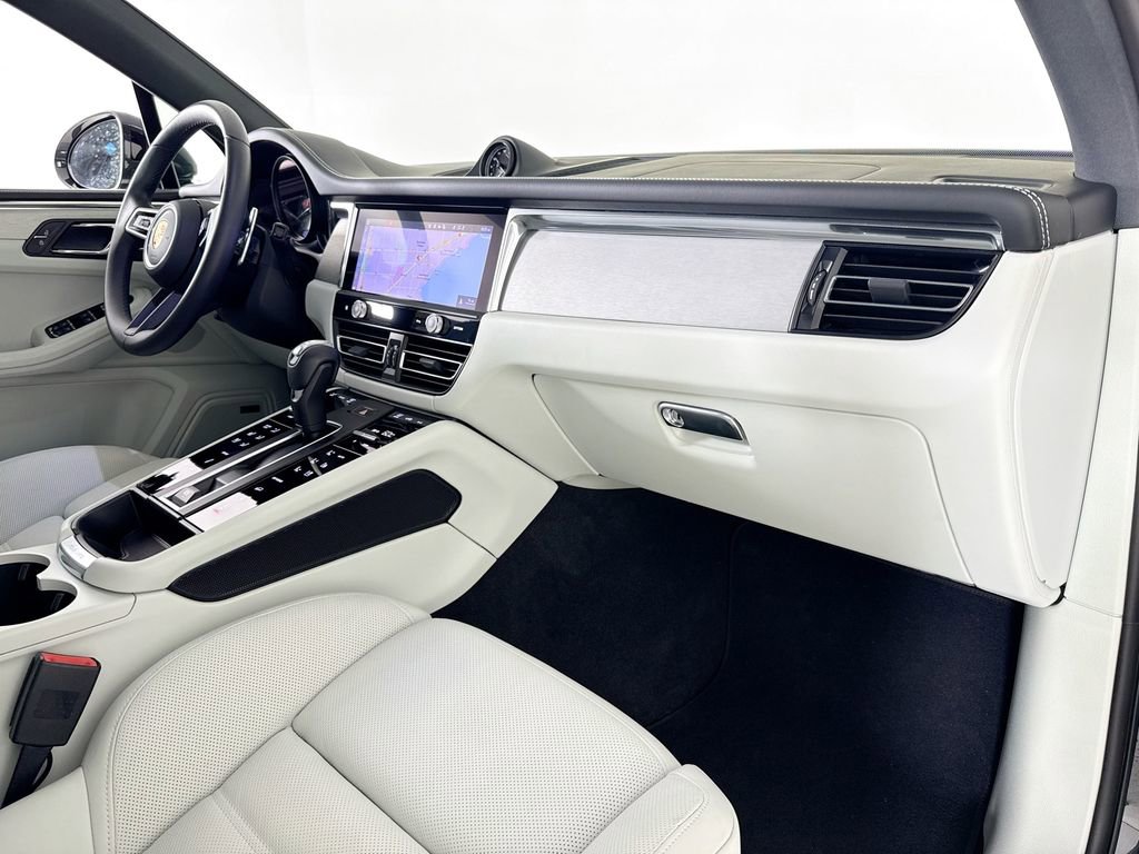 Used 2025 Porsche Macan S image 13