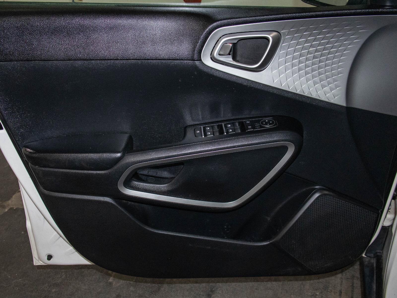 Used 2021 Kia Soul LX image 10