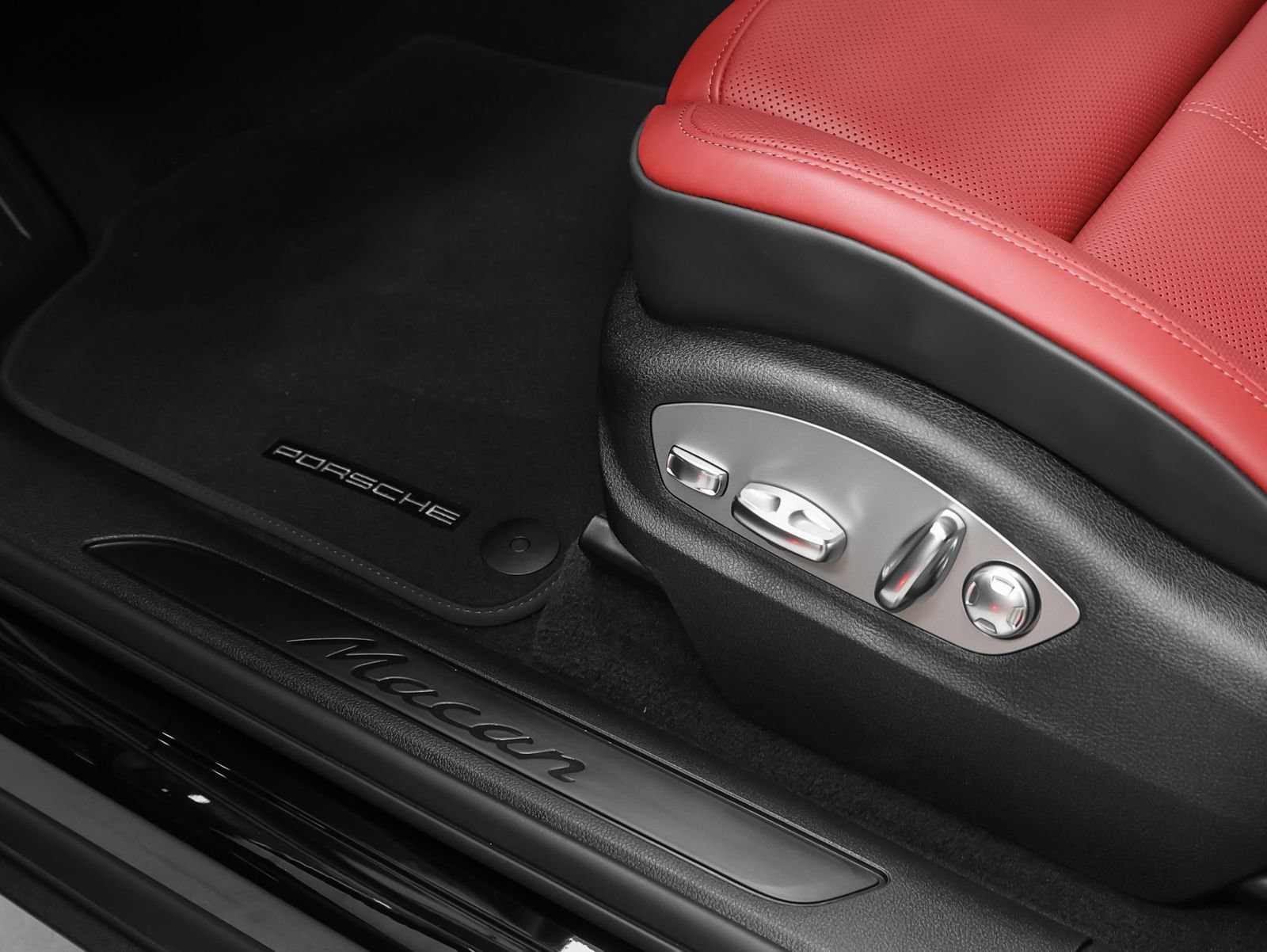 New 2026 Porsche Macan AWD/4WD image 26