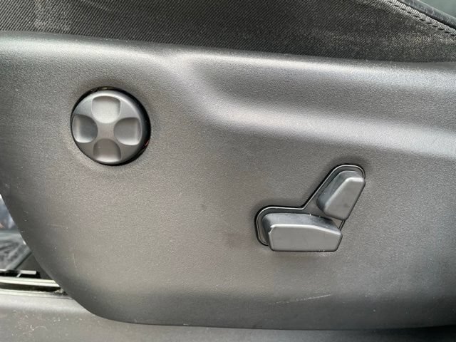 Used 2019 Jeep Grand Cherokee Limited AWD/4WD image 12