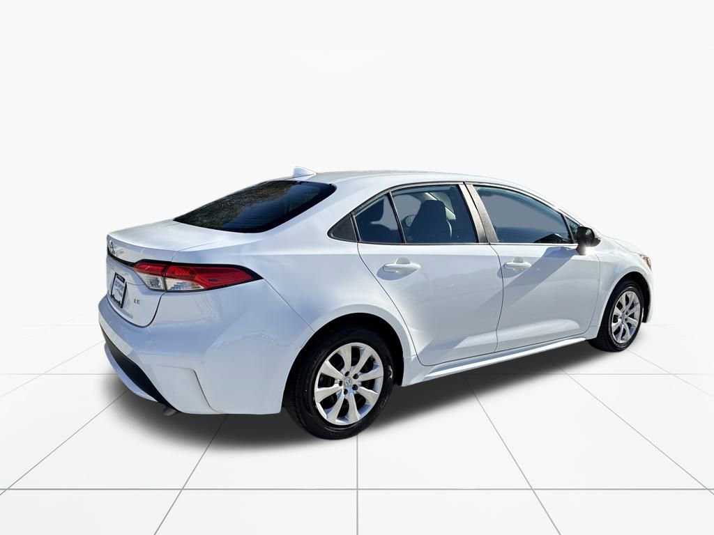 Used 2022 Toyota Corolla LE image 9