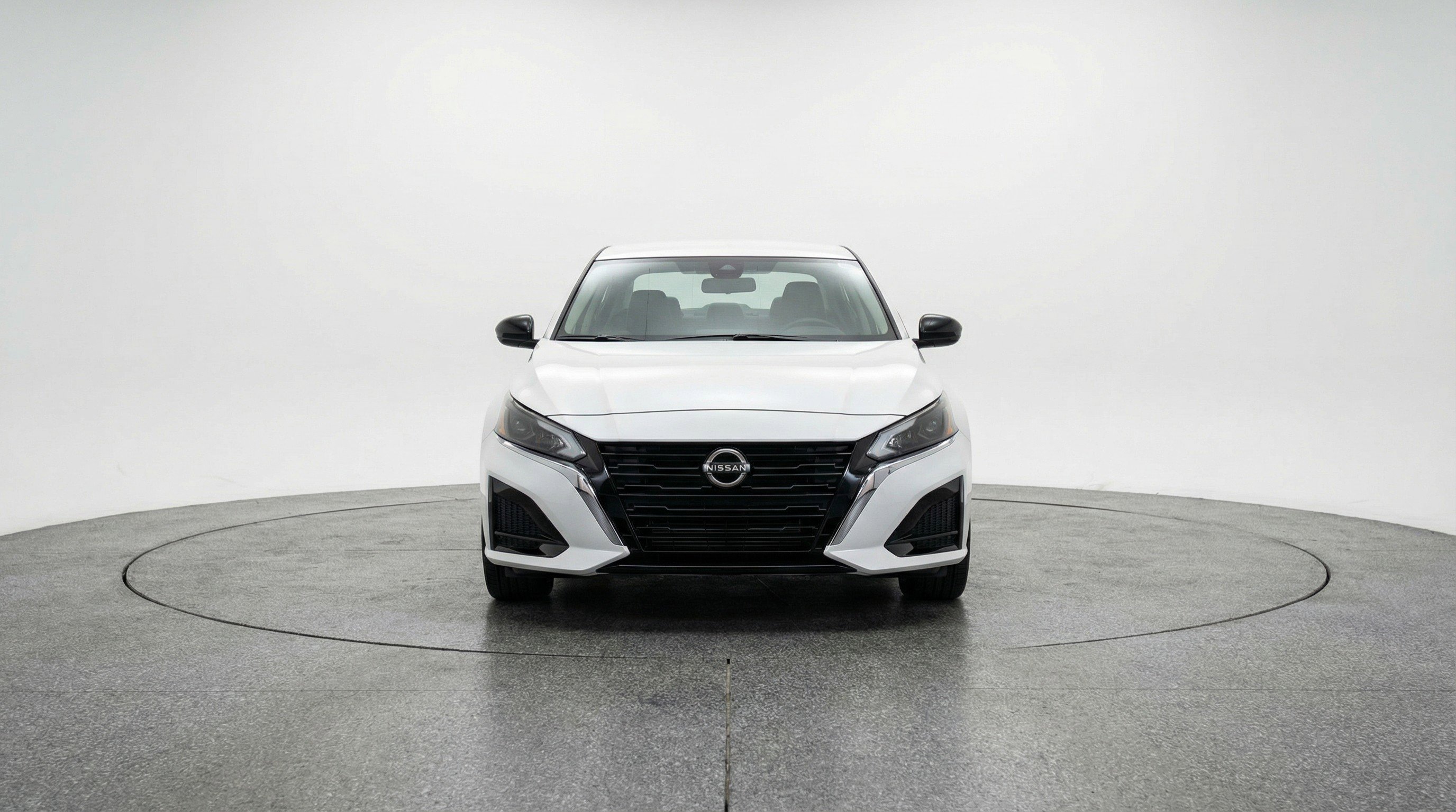 Used 2025 Nissan Altima 2.5 SV FWD image 2
