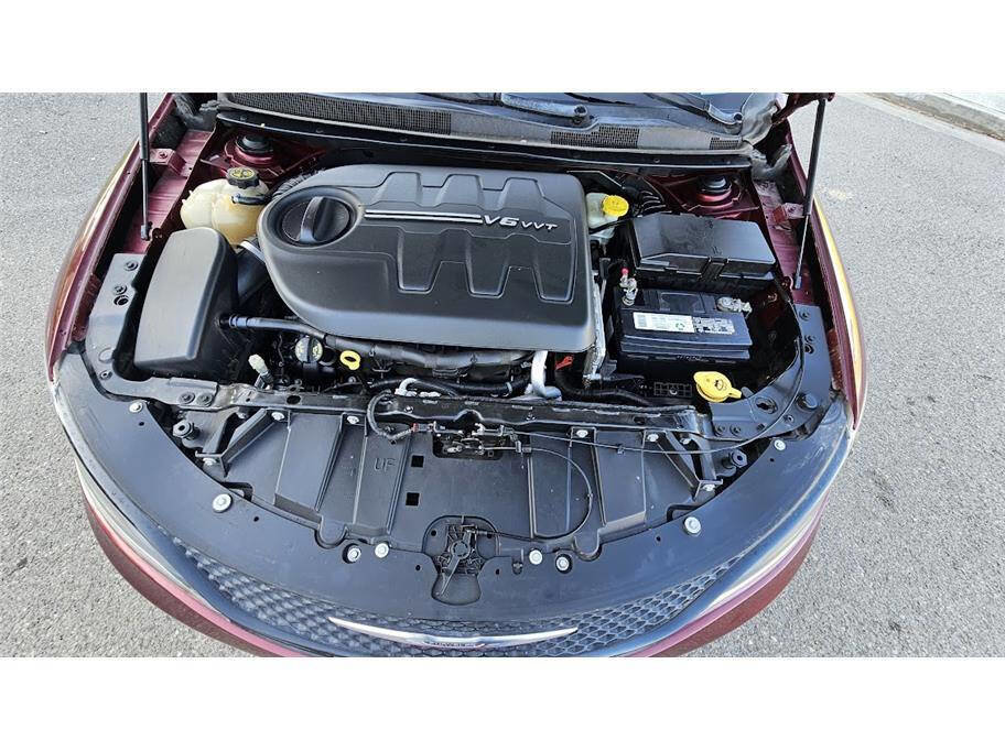 Used 2015 Chrysler 200 S w/ Navigation & Sound Group I image 31