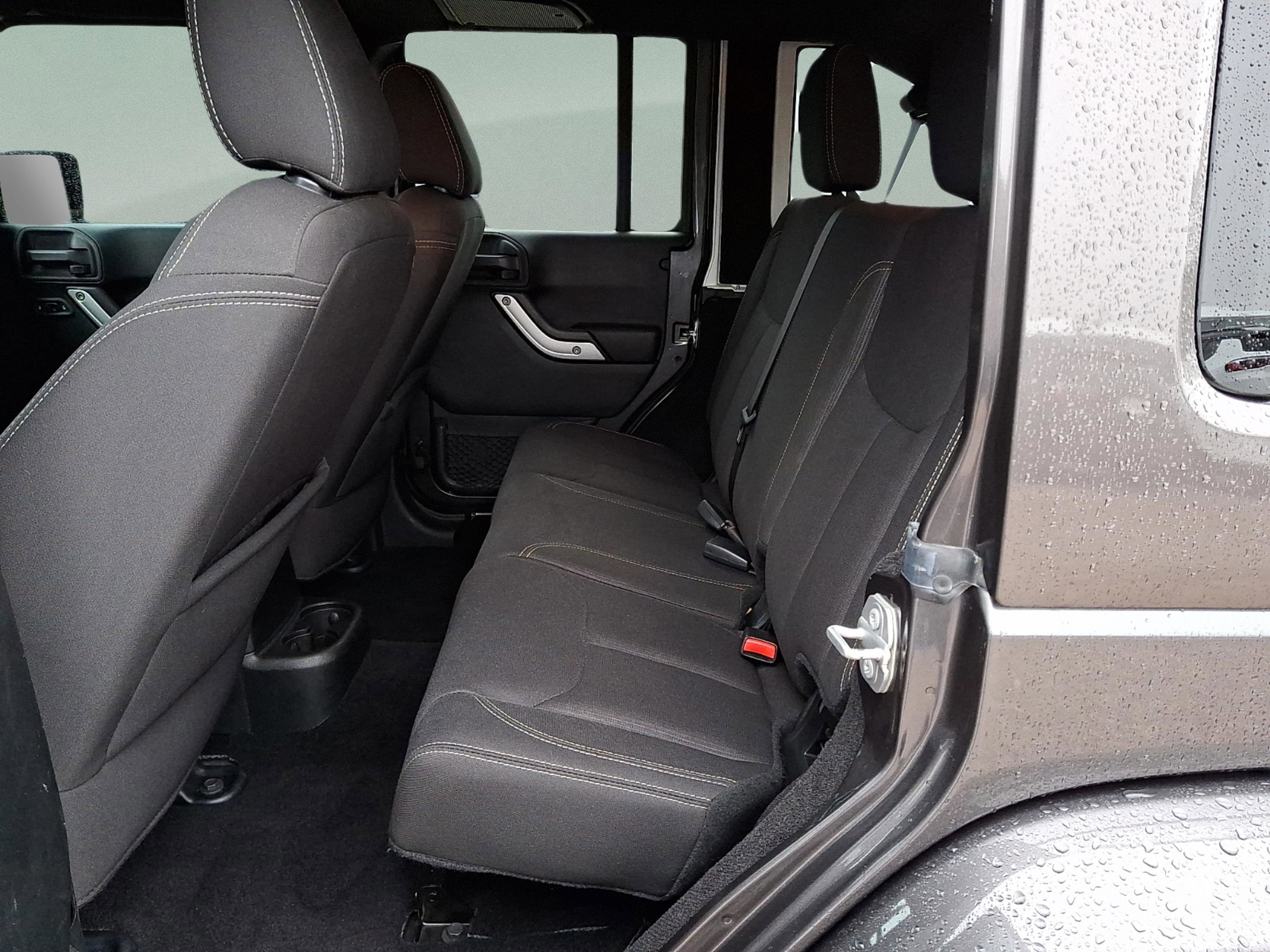 Certified 2017 Jeep Wrangler Unlimited Sahara w/ Connectivity Group image 8