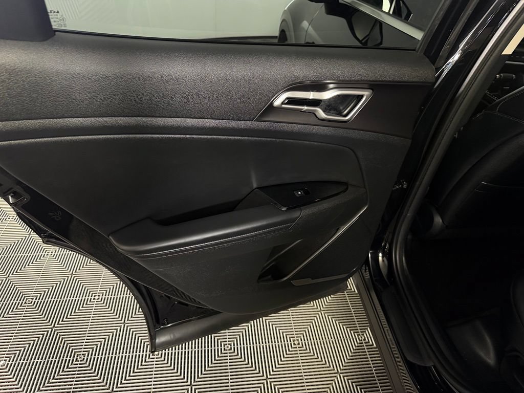 Used 2025 Kia Sportage EX FWD image 26