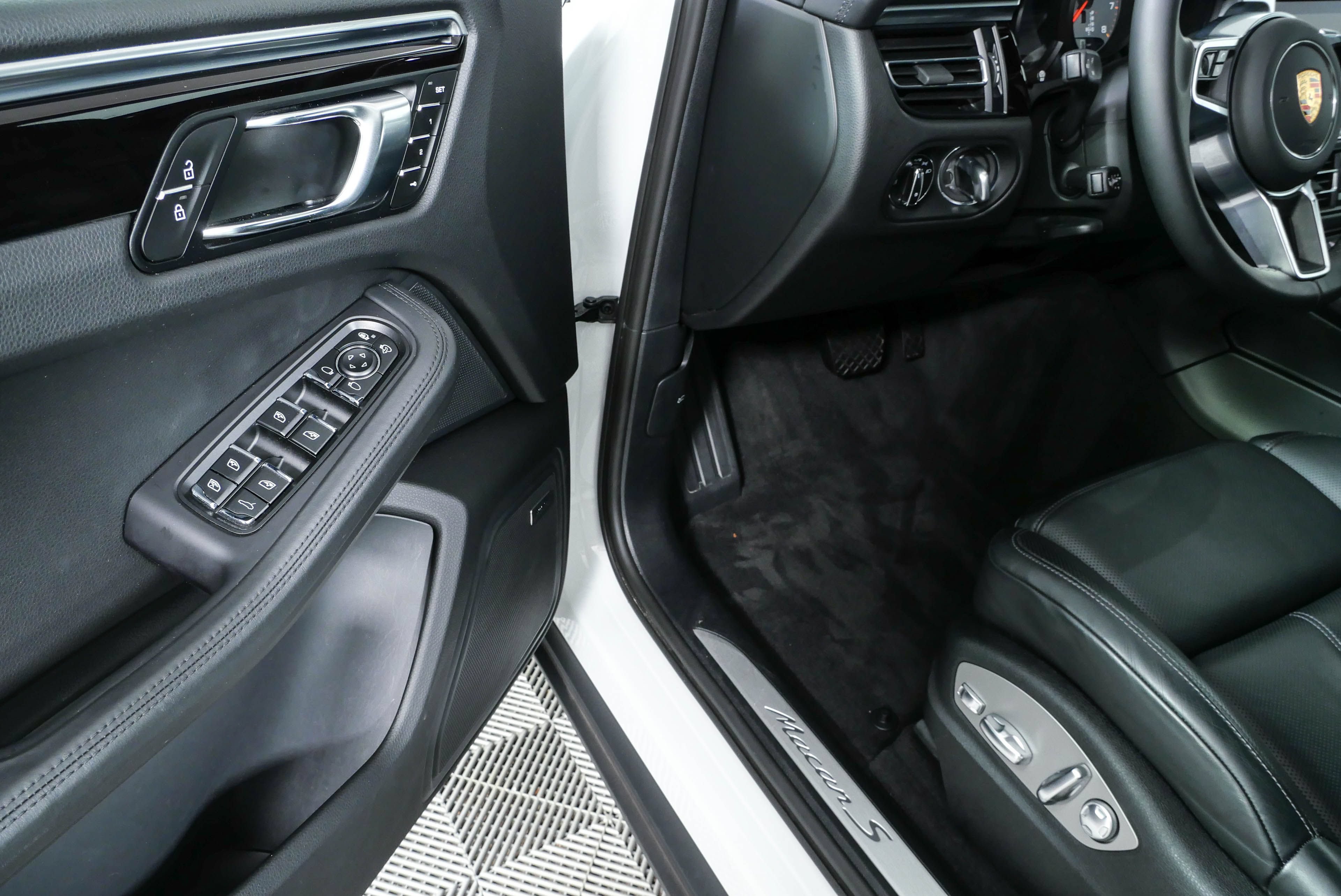 Certified 2021 Porsche Macan S AWD/4WD image 8
