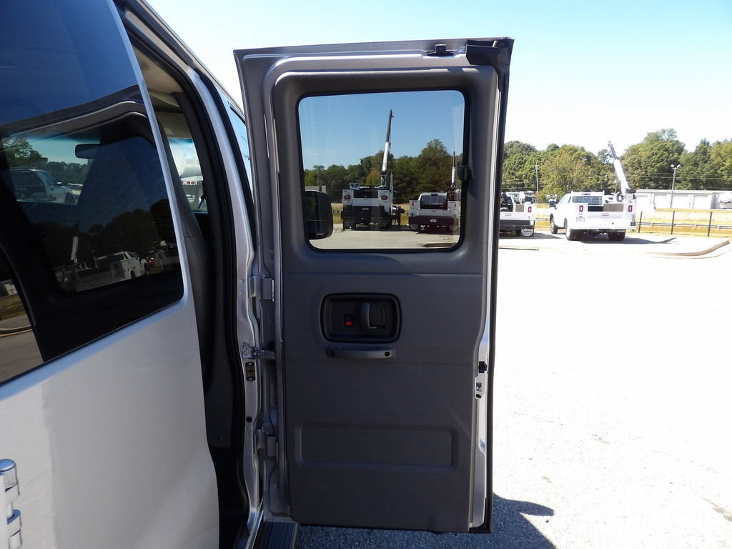 Used 2017 Chevrolet Express 3500 LT w/ LT Preferred Equipment Group RWD image 27