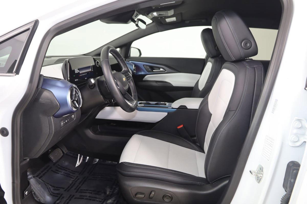 Used 2025 Chevrolet Equinox EV LT FWD image 11