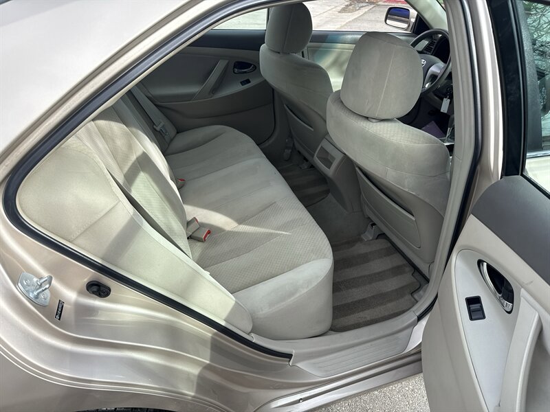 Used 2009 Toyota Camry LE FWD image 19