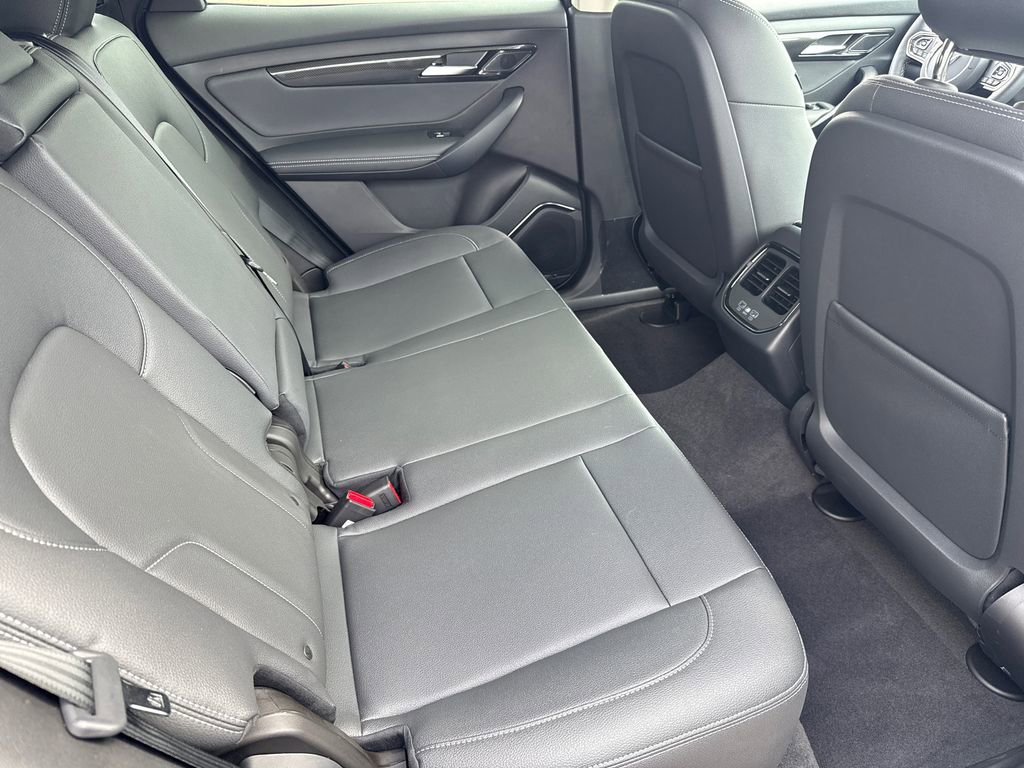 New 2025 VinFast VF 8 Eco AWD/4WD image 13