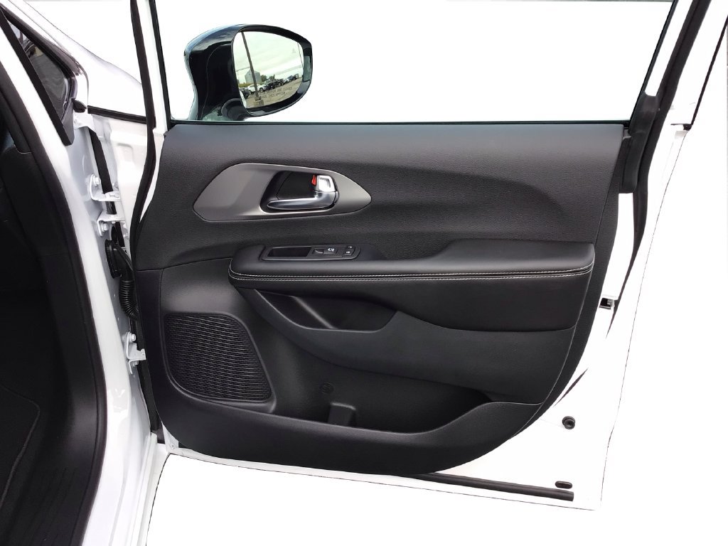 New 2027 Chrysler Pacifica LX FWD image 21