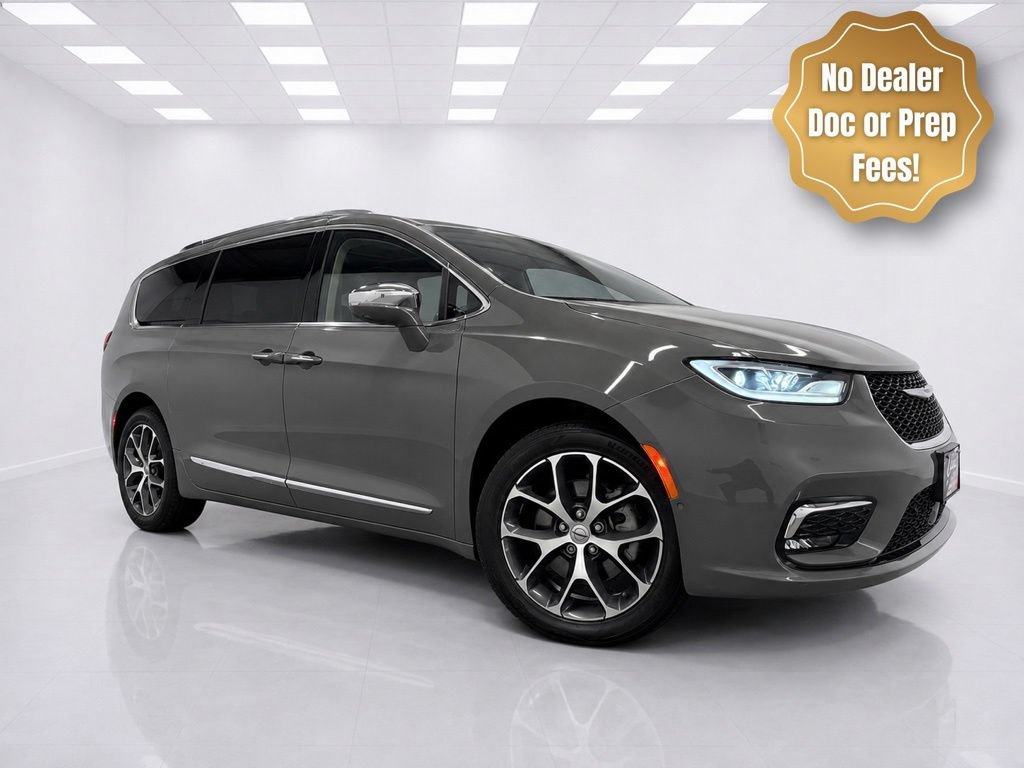Used 2021 Chrysler Pacifica Limited w/ Uconnect Theater Family Group AWD/4WD image 1