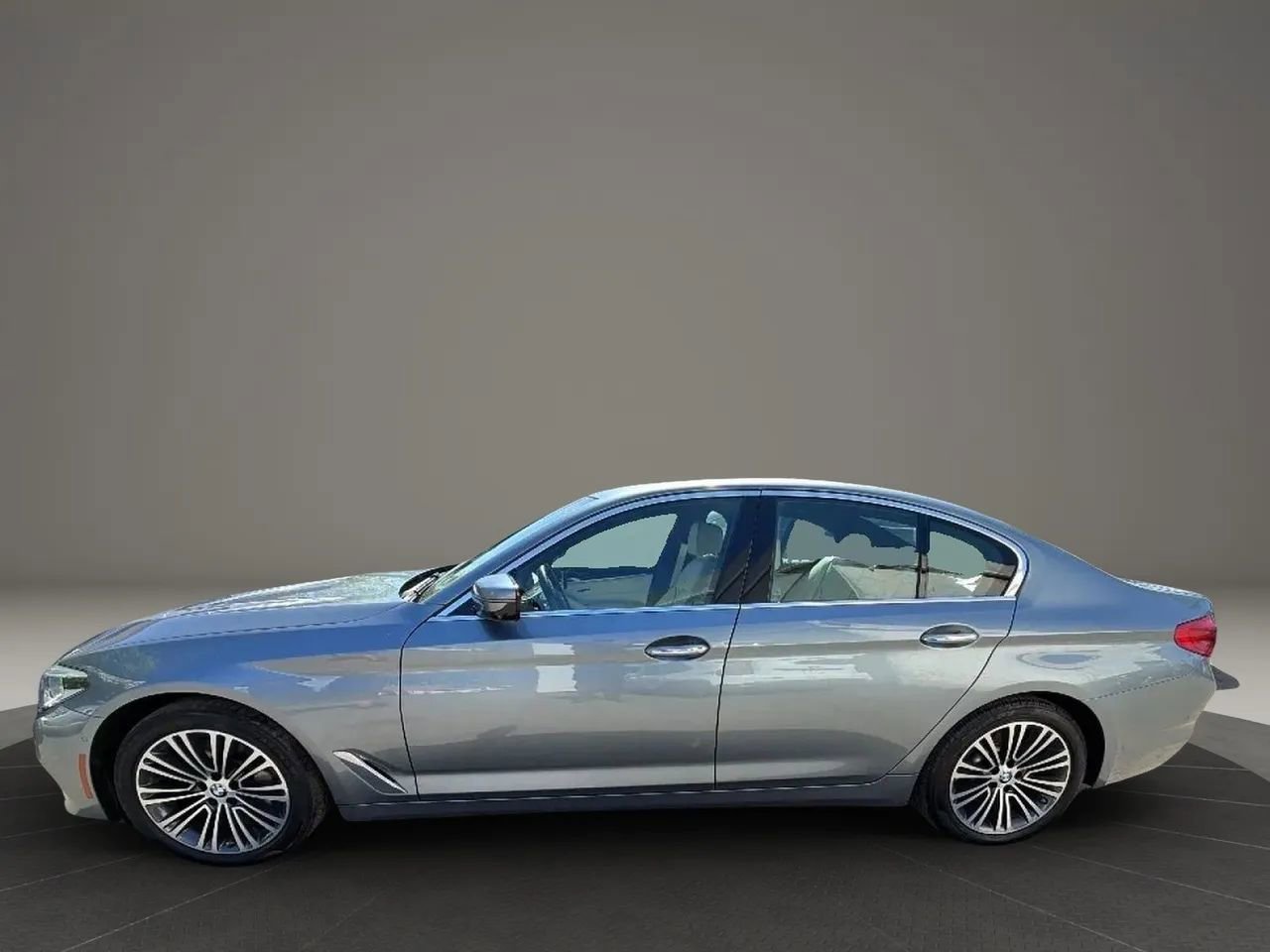 Used 2018 BMW 530i xDrive w/ Premium Package AWD/4WD image 8