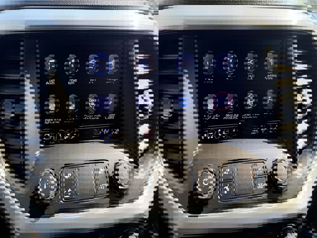 Used 2021 GMC Acadia SLE image 16