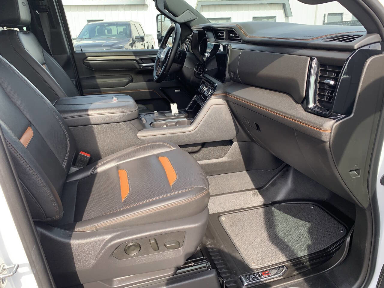 Used 2025 GMC Sierra 3500 AT4 w/ AT4 Premium Plus Package image 34