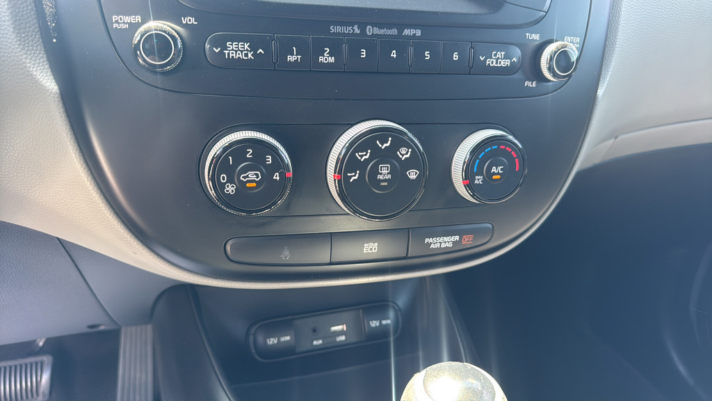 Used 2015 Kia Soul FWD image 28
