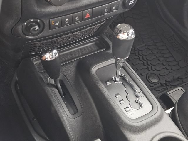 Used 2017 Jeep Wrangler Sahara AWD/4WD image 21