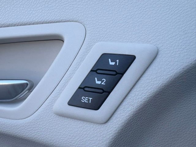 Used 2021 Toyota Sienna Platinum image 24