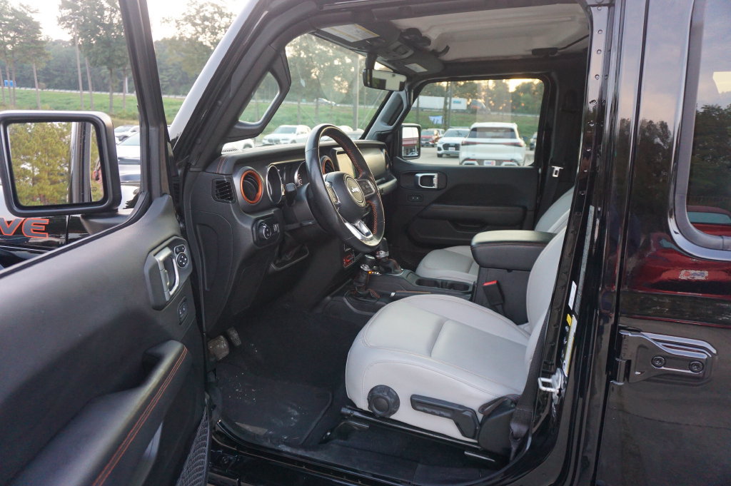 Used 2023 Jeep Gladiator Mojave w/ Trailer Tow Package AWD/4WD image 2
