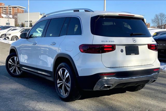 Used 2025 Mercedes-Benz GLB 250 4MATIC image 10