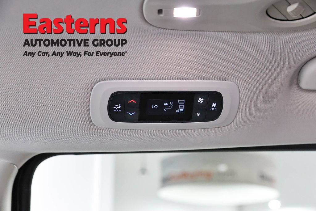 Used 2022 Chrysler Voyager LX FWD image 22