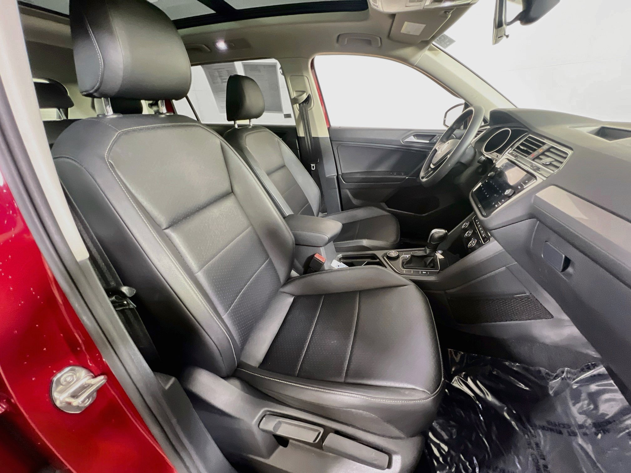 Used 2020 Volkswagen Tiguan SE w/ Panoramic Sunroof Package AWD/4WD image 27