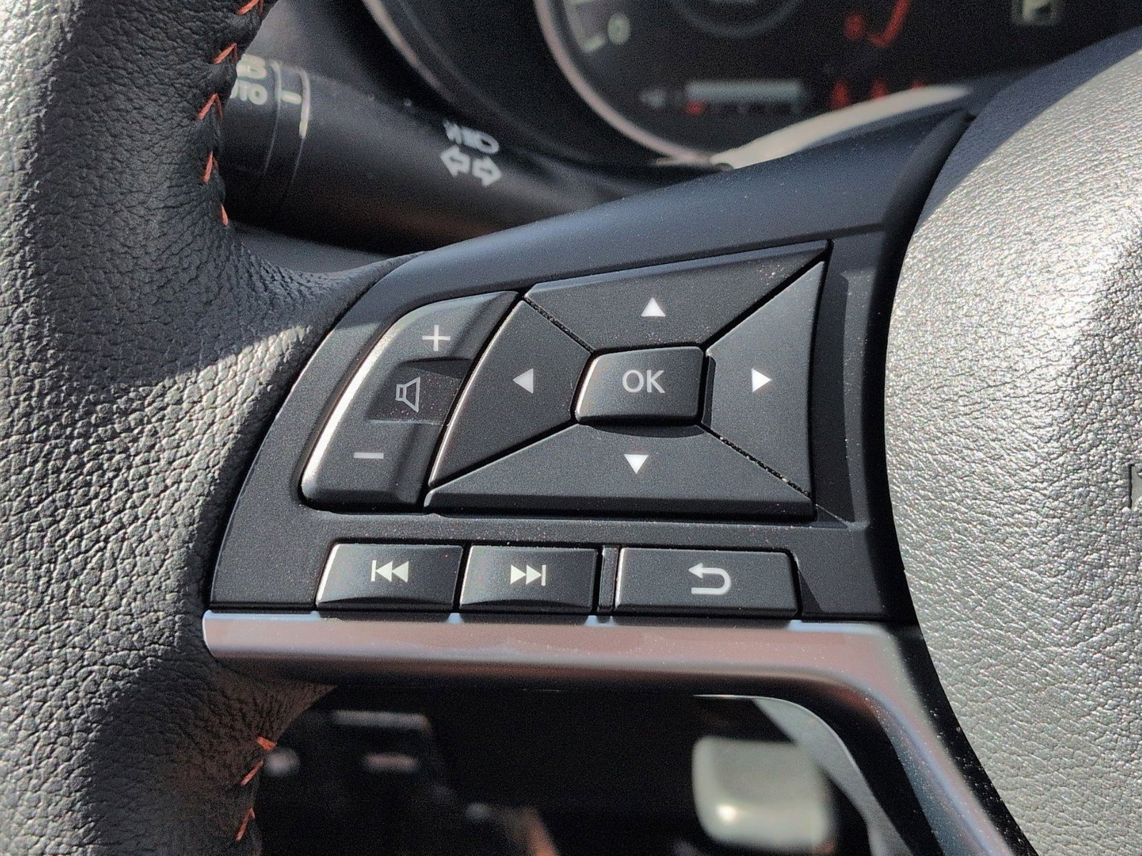 New 2025 Nissan Versa SR w/ Trunk Package image 13