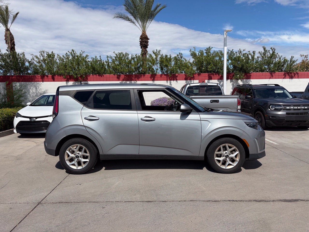 Used 2023 Kia Soul LX w/ Option Group 015 FWD image 2