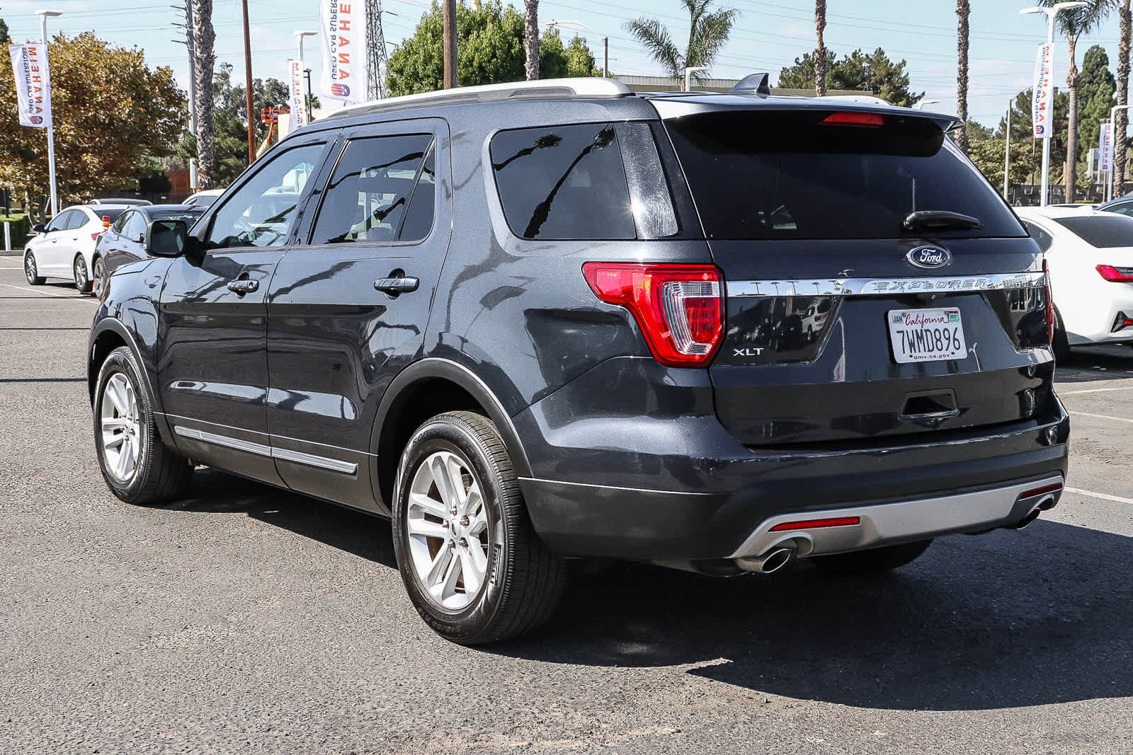 Used 2017 Ford Explorer XLT w/ Equipment Group 202A FWD image 9