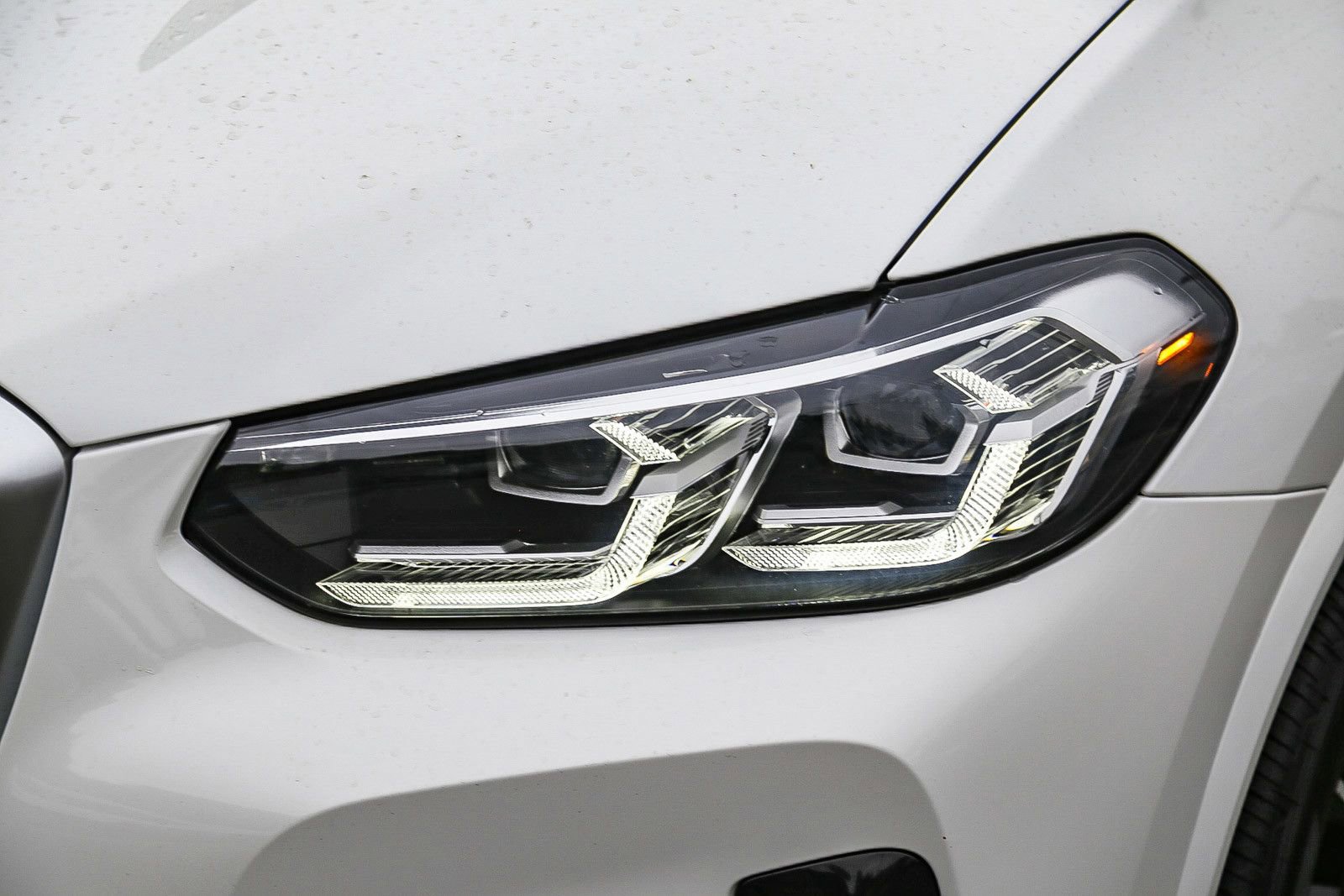 Used 2024 BMW X4 xDrive30i w/ Premium Package AWD/4WD image 7