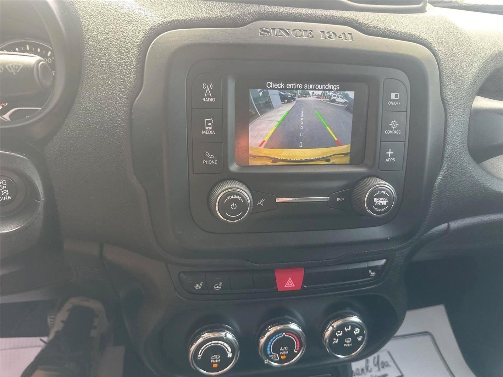 Used 2017 Jeep Renegade Latitude w/ Cold Weather Group FWD image 26