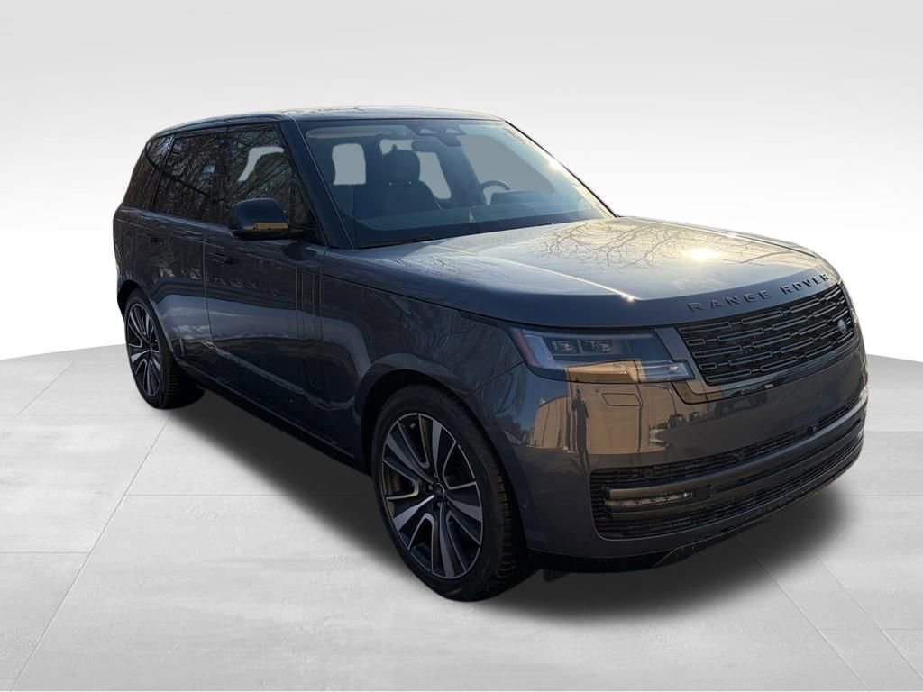 New 2025 Land Rover Range Rover SE image 3