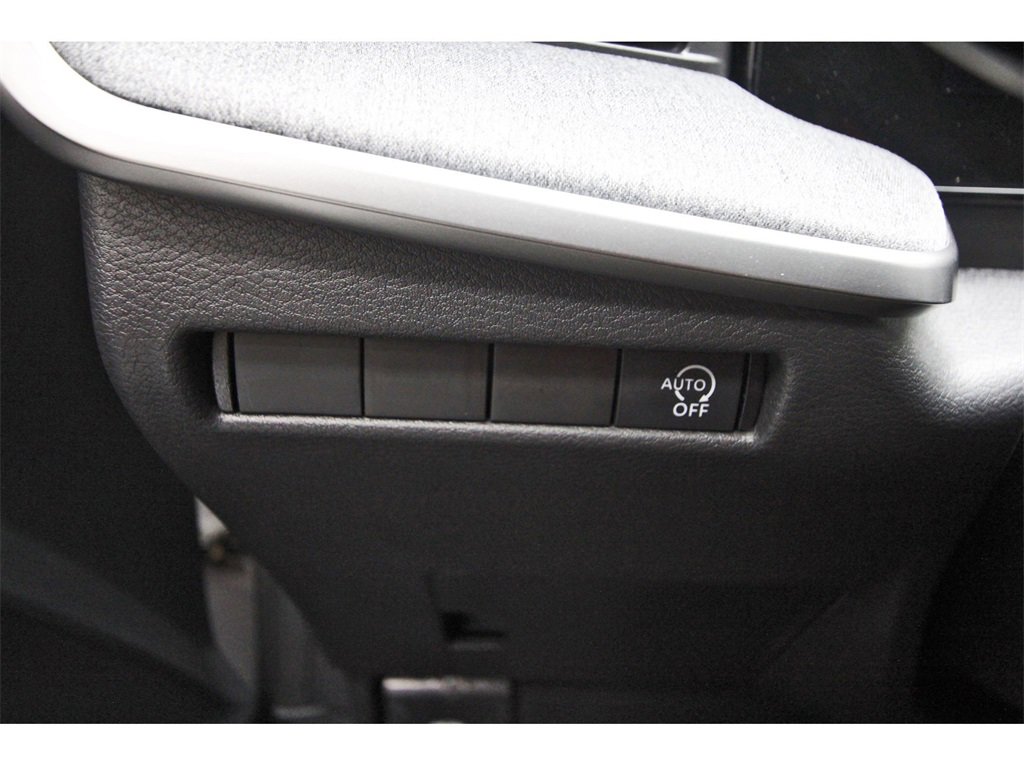 Used 2025 Nissan Kicks SV image 17