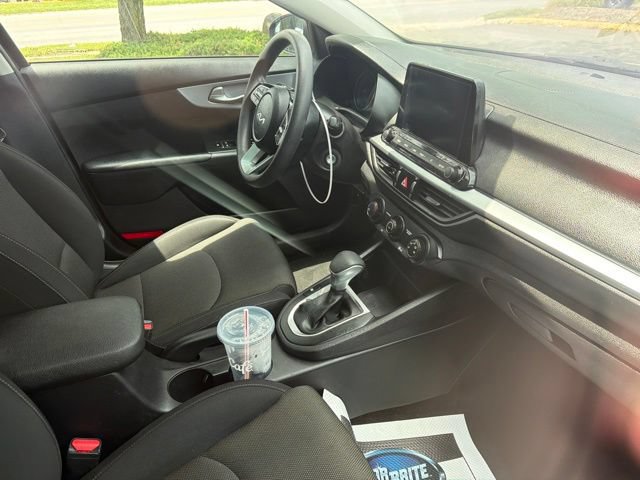 Used 2022 Kia Forte LXS w/ LXS Technology Package FWD image 5