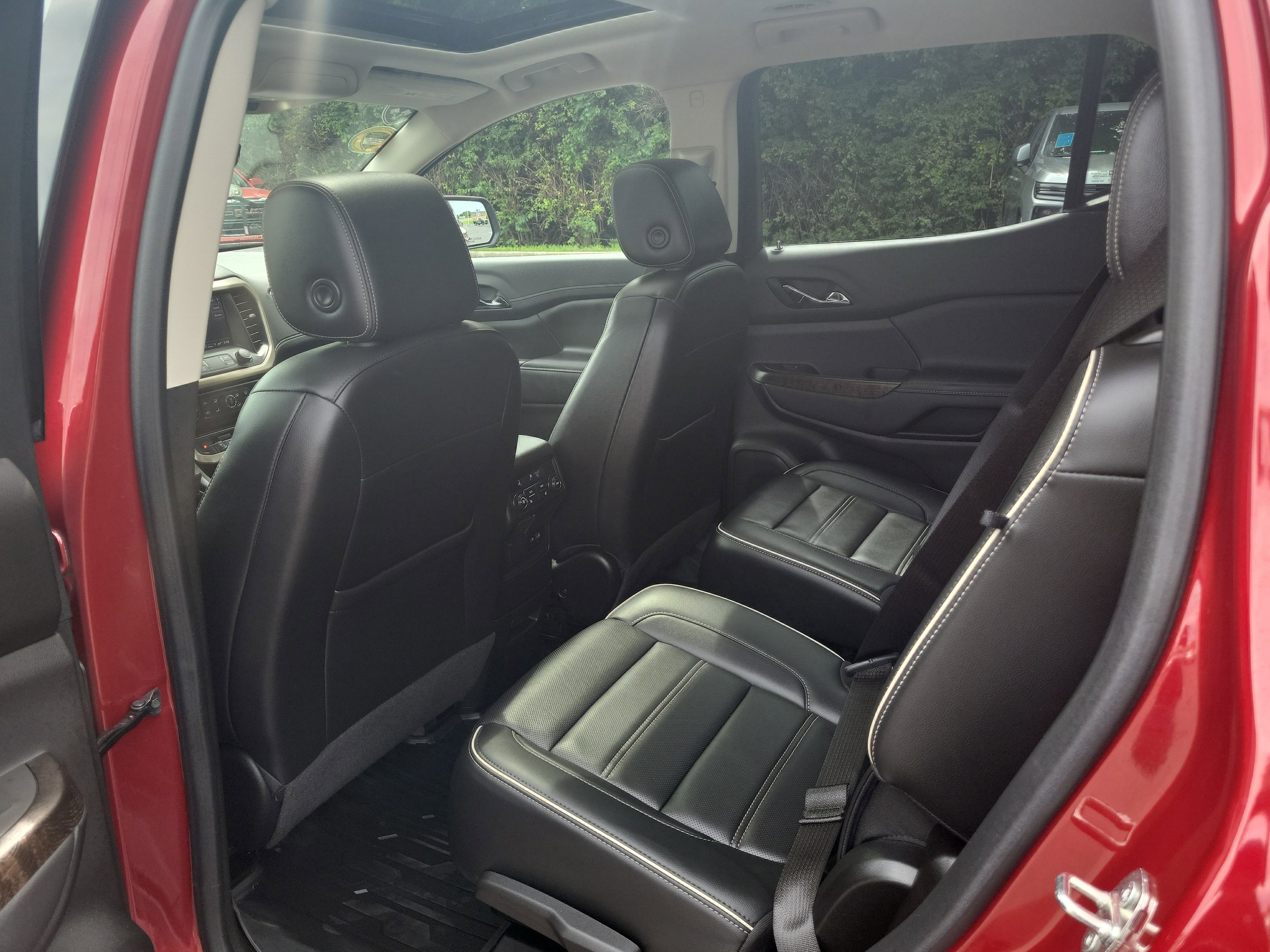 Used 2023 GMC Acadia Denali w/ Denali Ultimate Package AWD/4WD image 14