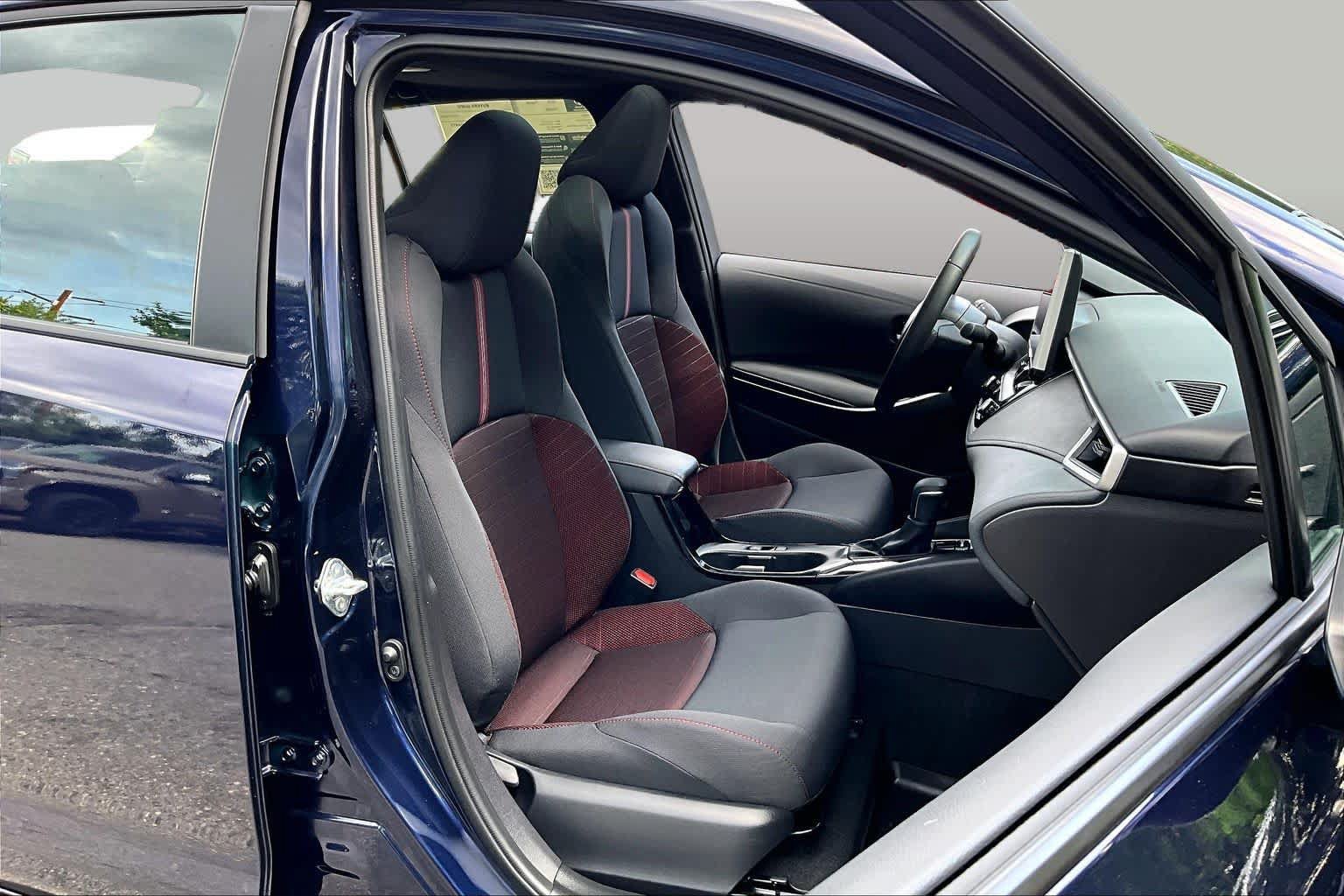 Certified 2025 Toyota Corolla SE w/ SE Premium Package FWD image 8