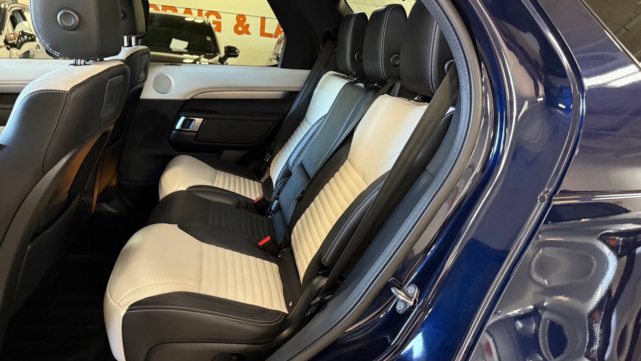 Used 2021 Land Rover Discovery S R-Dynamic AWD/4WD image 39