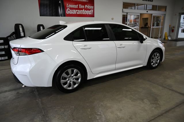 Used 2023 Toyota Corolla LE FWD image 5