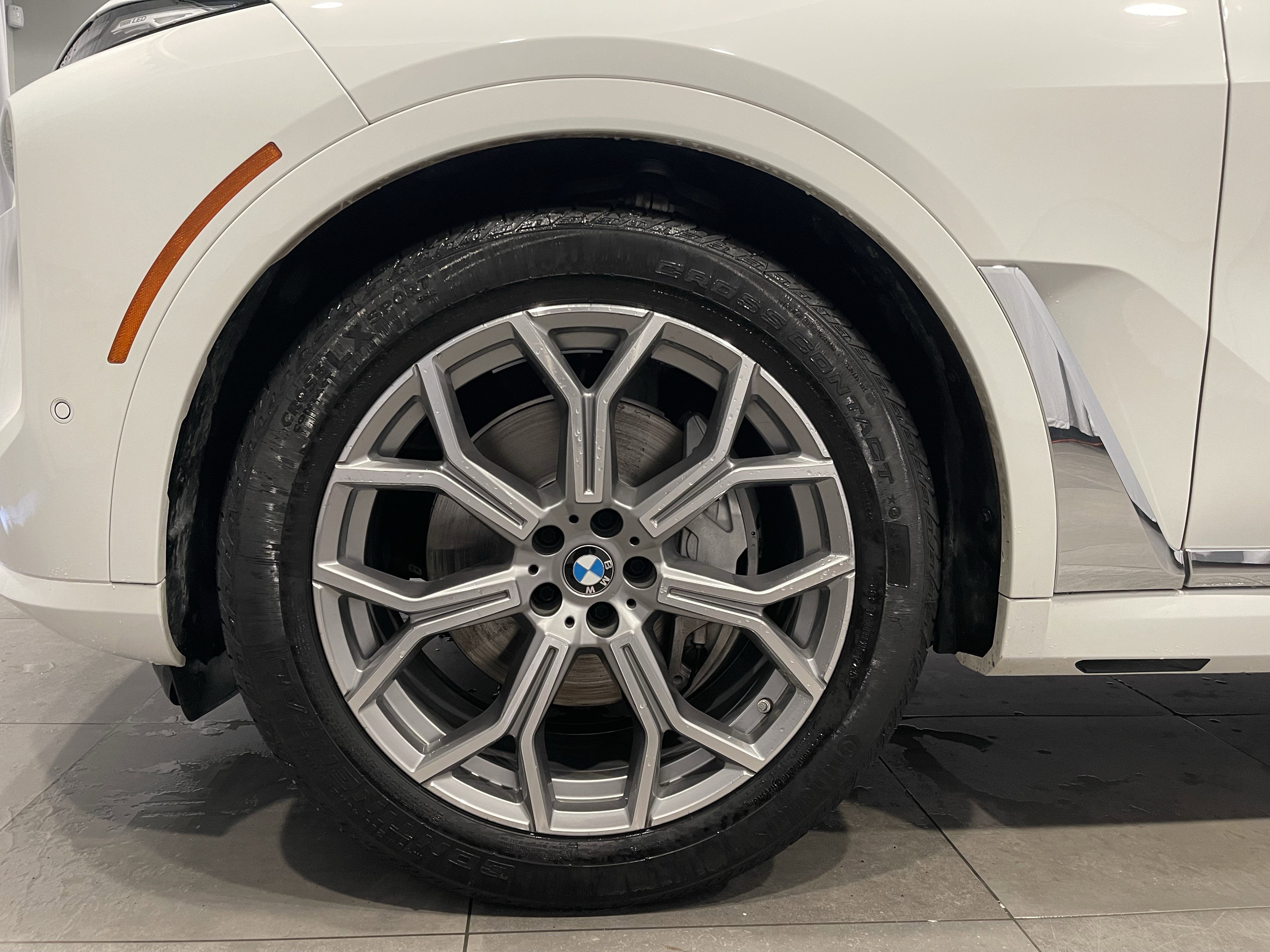 Used 2024 BMW X7 xDrive40i w/ Premium Package AWD/4WD image 8