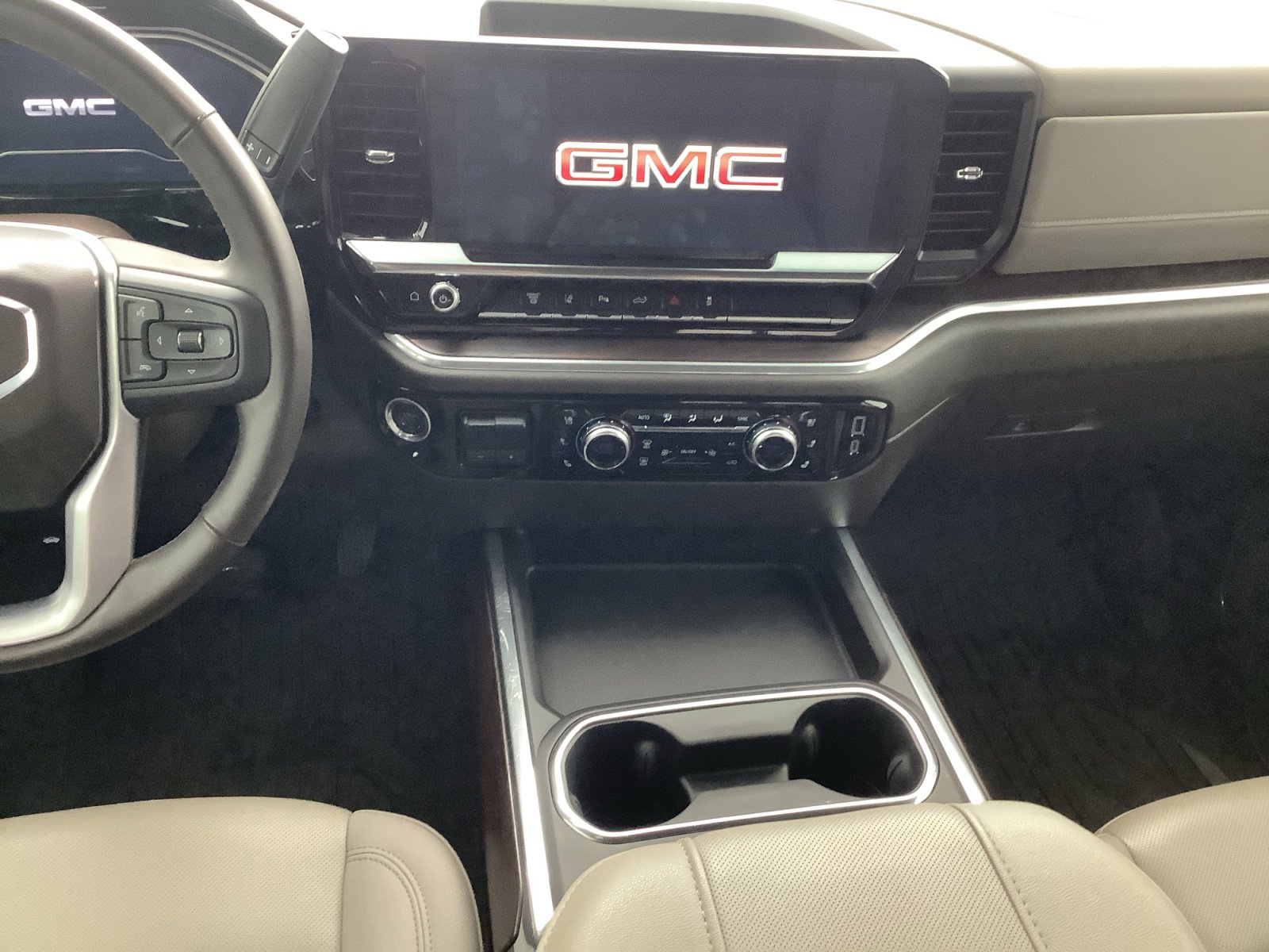 Used 2024 GMC Sierra 3500 SLT w/ SLT Premium Package image 11