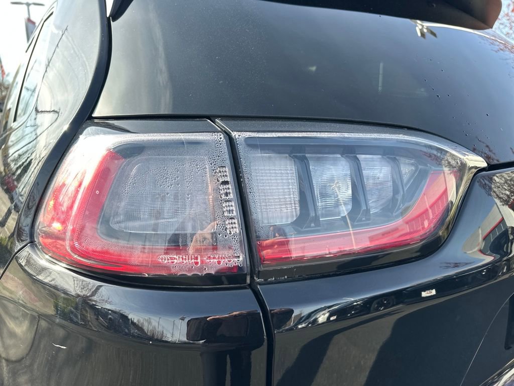 Used 2019 Jeep Cherokee Latitude w/ Popular Appearance Group image 10
