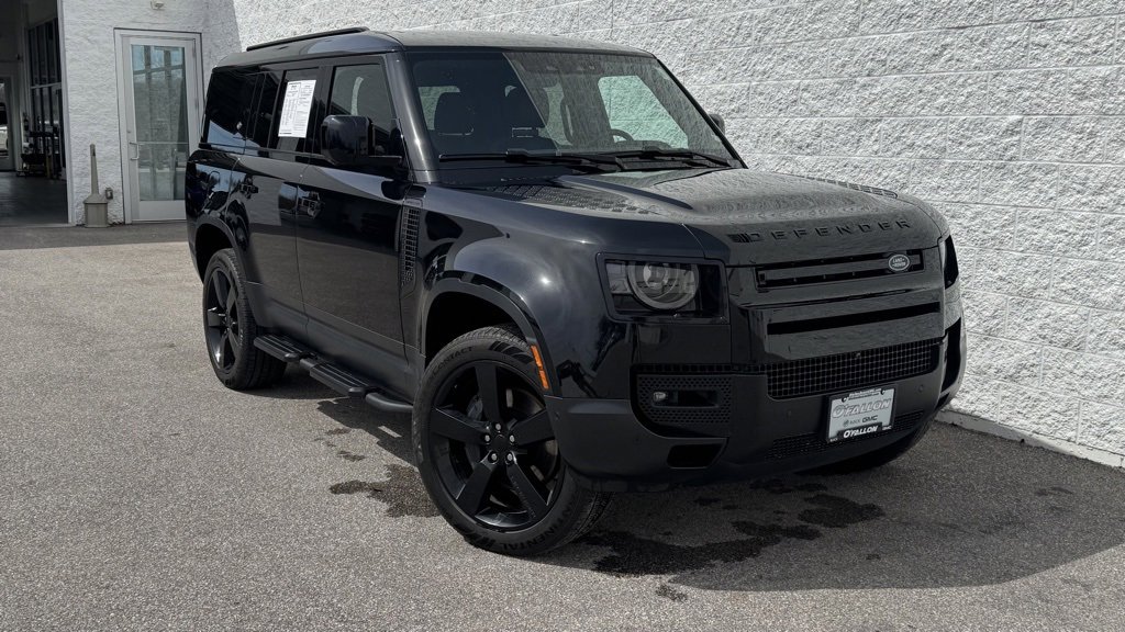 Used 2023 Land Rover Defender 130 SE image 2