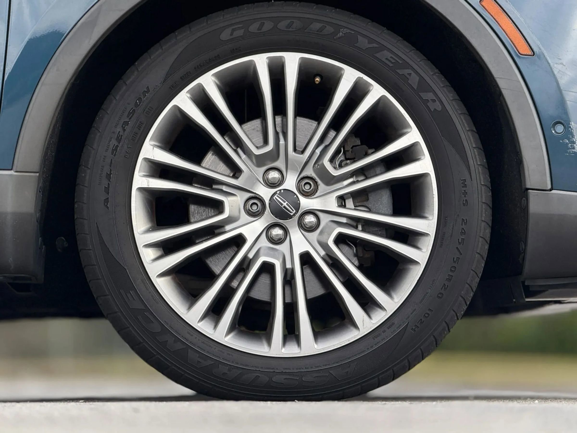 Used 2016 Lincoln MKX Reserve w/ Technology Package image 28