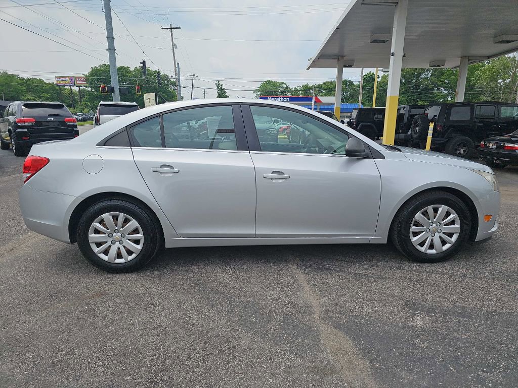 Used 2011 Chevrolet Cruze LS image 25
