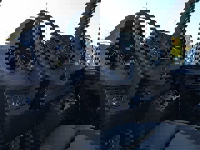 Used 2025 Mercedes-Benz Sprinter 2500 image 2